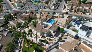 Maison  Calle conjunto romeo plaza. Espacioso chalet pareado de 3 dormitorios y 2 baños en una gran