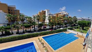 Pis  Calle bajamar edificio. Apartamento de 1 dormitorio y 1 baño en tercera planta con orien