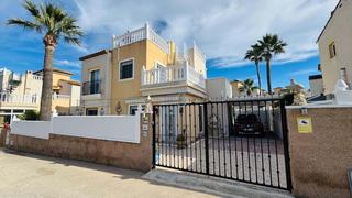 Haus  Calle galán de noche. Esta villa independiente de cuatro dormitorios, bellamente renov