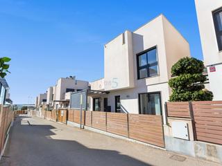 Maison  Calle maria san gil noain a. Espacioso y moderno chalet independiente de 5 dormitorios y 3 ba