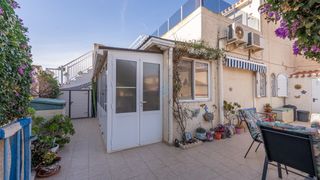 Casa adosada en Los Urrutias. Adosado ampliado de 2 dormitorios y 2 baños, bien presentado y 2