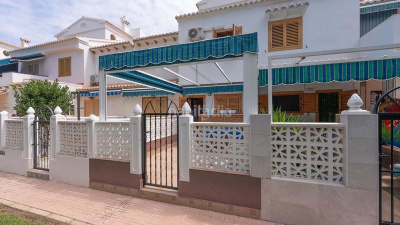 Foto b974e486-4091-4a7b-a60c-f9dad9937175. Semi detached house with heating pool in Torreblanca Torrevieja