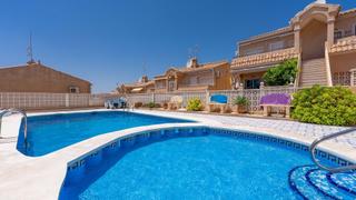 Pis  A el galan golf. Este encantador apartamento de dos dormitorios en el último piso
