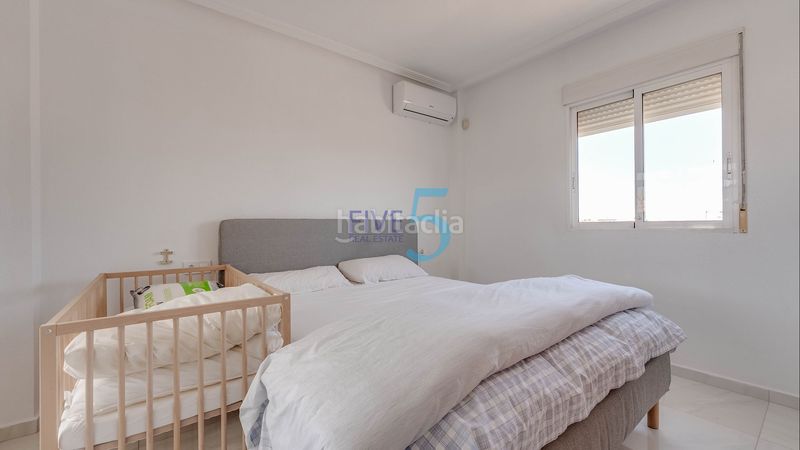 Foto 0358b3e1-b42f-4240-b2b5-4184ffb62e1b. Casa amb aparcament piscina a La Zenia Orihuela