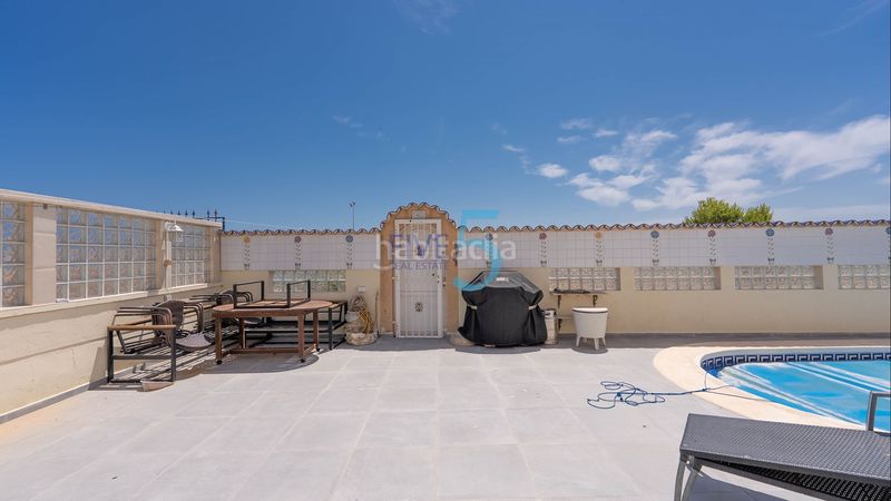 Foto 0d0763fd-f092-4b3f-a9ce-090ba2ec3ab5. Casa amb aparcament piscina a La Zenia Orihuela