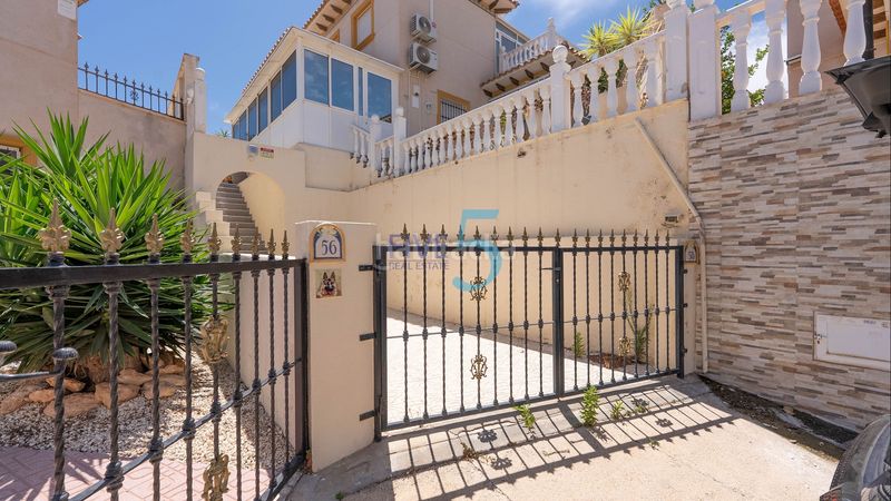 Foto 827f9bcd-2322-4610-88b6-2523443282e3. Casa amb aparcament piscina a La Zenia Orihuela