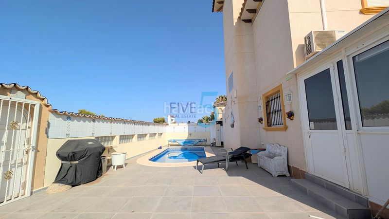 Foto c7342672-7476-49e0-b0ef-a96671ebb248. Casa amb aparcament piscina a La Zenia Orihuela