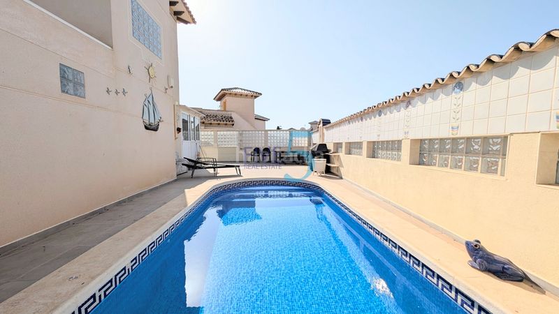 Foto d597249d-d677-4980-9fce-1edadb9b70aa. Casa amb aparcament piscina a La Zenia Orihuela