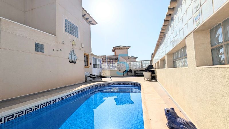 Foto f4250e57-de8d-45dc-956f-99ff5e633042. Casa amb aparcament piscina a La Zenia Orihuela