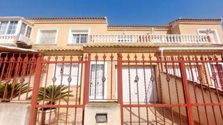 Casa adossada  Calle juan ramon jimenez. 5 real estate está encantada de comercializar esta casa adosada