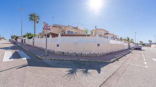 Casa a Rojales. Impresionante villa independiente de 3 dormitorios y 3 baños est