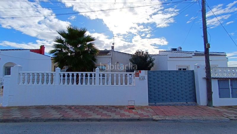 Foto 1d8f39e3-cdf3-4e97-8309-2c6136aab320. Casa amb calefacció piscina a Zona Carrefour - Urbanizaciones Torrevieja