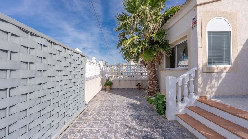 Foto b487a98a-11f0-4962-a1a8-9dae1b3c6097. Casa amb calefacció piscina a Zona Carrefour - Urbanizaciones Torrevieja