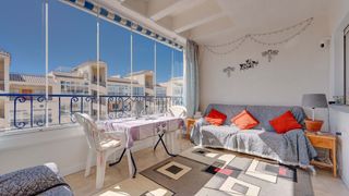 Pis a Los Balcones y los Altos. Este precioso apartamento de dos dormitorios en la última planta