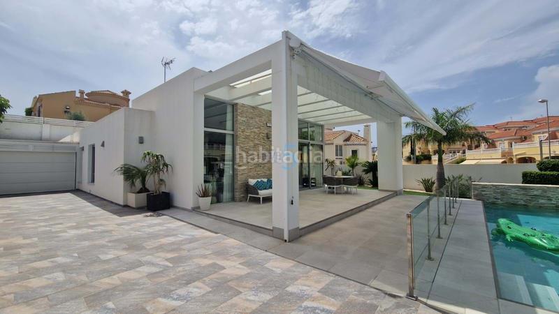 Foto 747475cc-cd05-41d6-b690-47dbd7bc31f2. Casa amb calefacció aparcament piscina a Villamartín-Las Filipinas Orihuela