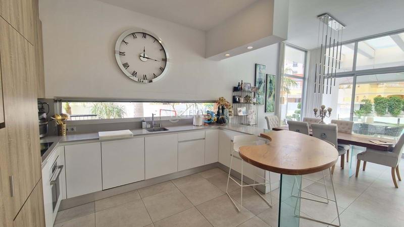 Foto aef86333-0d1e-46e2-b356-2a47c8b43eec. Casa amb calefacció aparcament piscina a Villamartín-Las Filipinas Orihuela