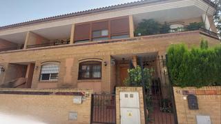 Reihenhaus  Calle doctor severo ochoa. Espaciosa casa adosada de 3 dormitorios y 2 baños con garaje pri