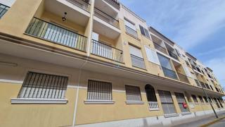 Pis  Calle cartagena. Apartamento de 2 dormitorios y 2 baños en primera planta en form