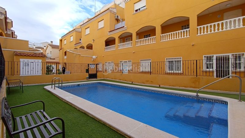 Foto 4dfdfc1c-6132-4a68-811f-f878362bb7e9. Casa adossada amb calefacció aparcament piscina a Jacarilla