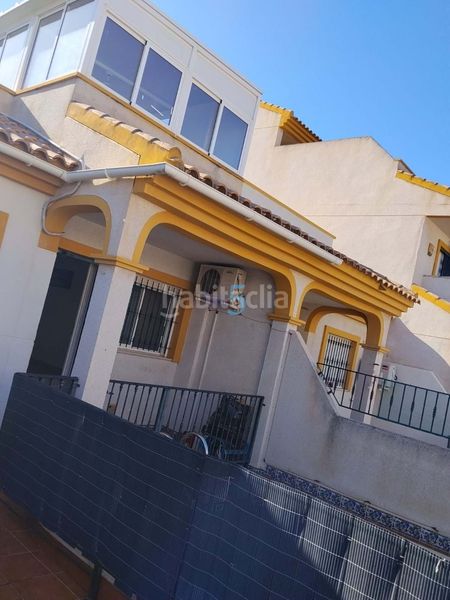 Foto b546a3be-c1fe-4aad-9800-2bc35fea3e36. Casa adossada amb calefacció piscina a Daya Nueva