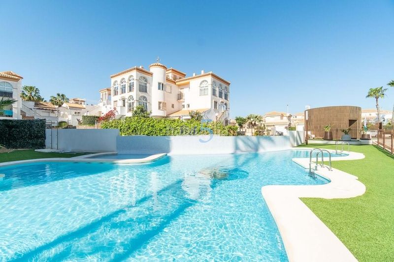 Foto a0391b24-69c5-4459-9b9b-7b6a825c0f54. Pis amb piscina a Playa Flamenca Orihuela