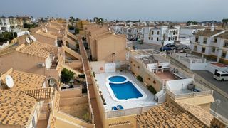 Pis a San Miguel de Salinas. Este fantástico apartamento de dos dormitorios en la planta baja