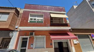 Reihenhaus  Calle maestro ventura  rojales. Esta gran casa tradicional española se encuentra en el corazón d