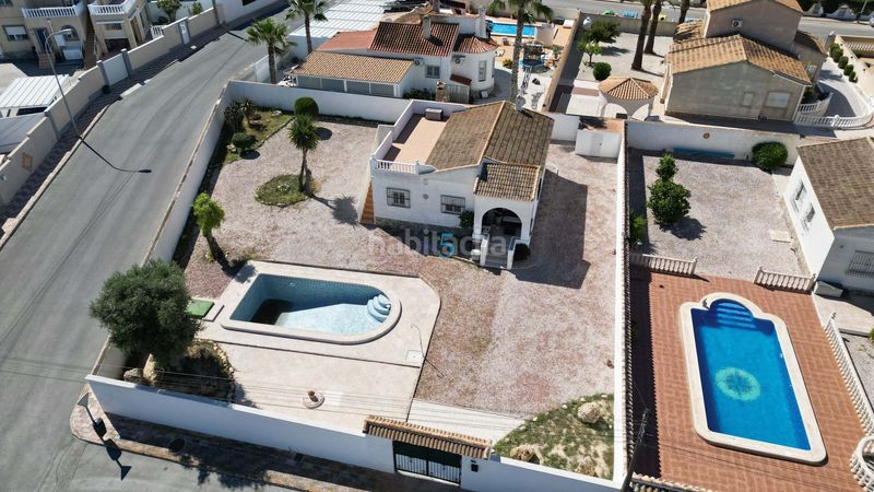 Foto 5c79f196-c26b-477b-ae15-d1875d004c4f. Casa amb piscina a Zona Carrefour - Urbanizaciones Torrevieja