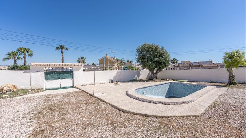 Foto 8e7a267c-5845-4a72-a9af-fd1f82c086a9. Casa amb piscina a Zona Carrefour - Urbanizaciones Torrevieja
