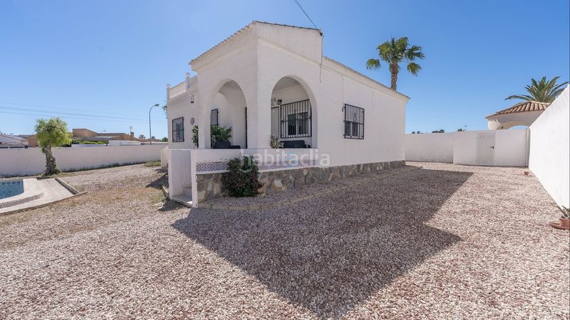 Foto f11f59a1-3084-40e0-839e-a55541e16eb2. Casa amb piscina a Zona Carrefour - Urbanizaciones Torrevieja
