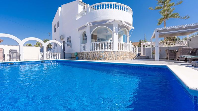 Foto 0acae7b2-0f10-42fb-82c7-8b9a52dc5677. Casa amb calefacció piscina a Benijófar