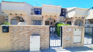 Reihenhaus  Calle ciclope  los alcazares. Casa adosada de 3 dormitorios y 2 baños con gran espacio al aire