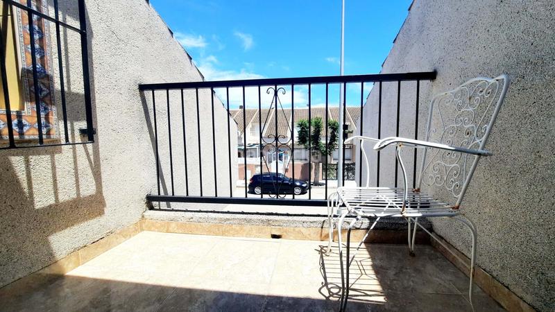 Foto a54522a2-b792-4c0f-9662-63eb2d788049. Casa adossada a Centro Alcázares (Los)