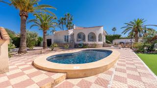 Maison  Calle granada. Hermosa villa independiente de 3 dormitorios con piscina privada