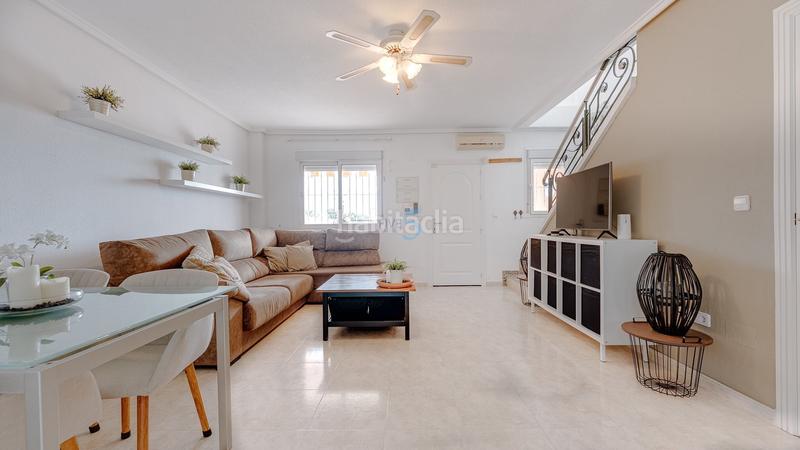 Foto 2ca2aebb-f85f-4baa-9a56-40eec66c2cfe. Casa adossada amb calefacció piscina a Rojales