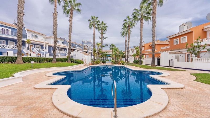 Foto ee035953-b286-4fdc-b2f3-77b4c93230bb. Casa adossada amb calefacció piscina a Rojales