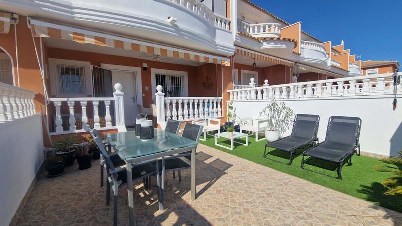 Foto f9f948e6-00b5-4901-847a-bd52af3d74ab. Casa adossada amb calefacció piscina a Rojales