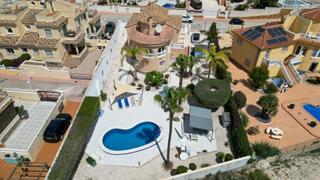 Casa  Calle estocolmo. Impresionante villa independiente de 3 dormitorios, reformada, o