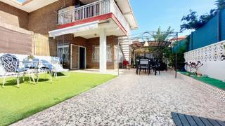 Pis  Calle pintor rafael davila. 5 real estate está encantada de comercializar este increíble apa