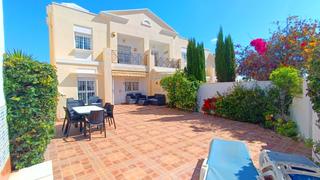 Maison  Calle tarragona. Hermosa villa adosada de 3 dormitorios, orientada al sur con gra