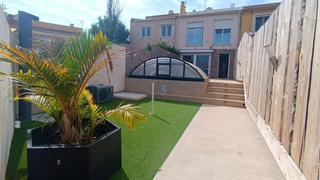 Casa adossada  Avenida de torrevieja. Impresionante casa adosada totalmente renovada con piscina clima