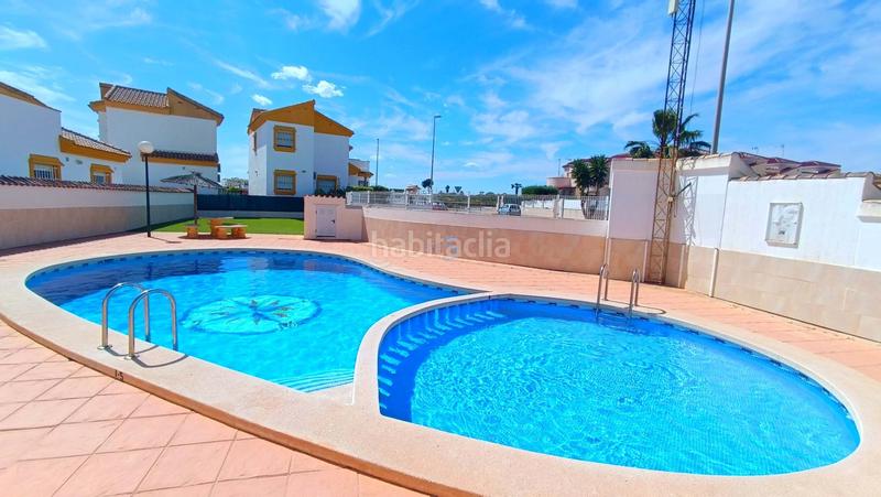 Foto a9c6a6fc-e466-4654-8404-038b39e08ec7. Casa con piscina in El Raso Guardamar del Segura