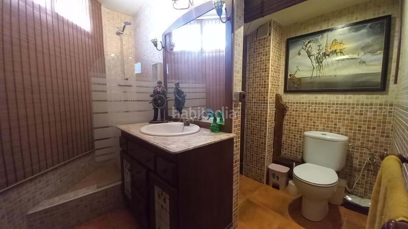 Foto 445a9ef8-fd51-4bc8-9cbd-b23a72e8b027. Casa adosada amplia casa adosada de 7 dormitorios y 4 baños, con un sótano reformado y un solárium, en el tranquilo entorno , con en Daya Nueva