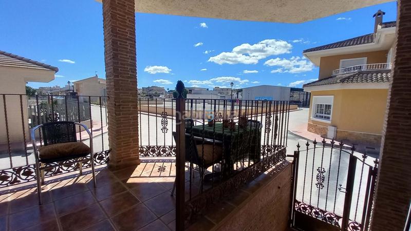 Foto 9542586d-0e14-4fda-9c41-a7c3f35f2140. Casa adosada amplia casa adosada de 7 dormitorios y 4 baños, con un sótano reformado y un solárium, en el tranquilo entorno , con en Daya Nueva