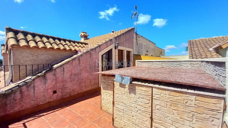 Foto a2a956ce-0efd-4362-b1d4-08b4500d3486. Casa adosada amplia casa adosada de 7 dormitorios y 4 baños, con un sótano reformado y un solárium, en el tranquilo entorno , con en Daya Nueva