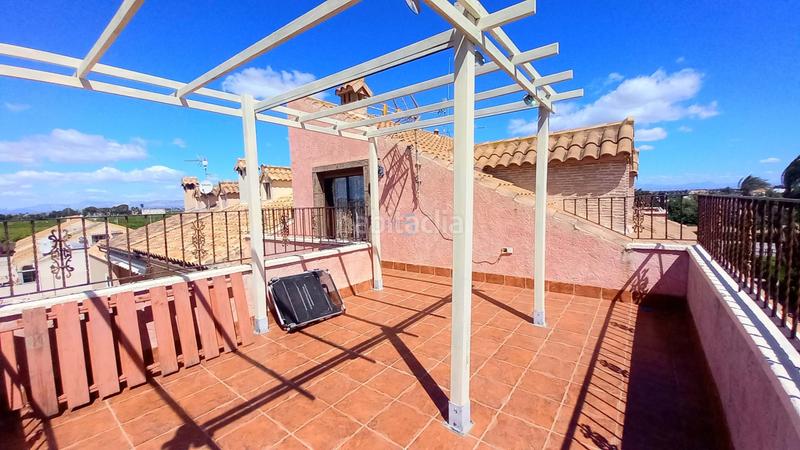 Foto b36259f3-0013-44a3-826e-df5b013653ef. Casa adosada amplia casa adosada de 7 dormitorios y 4 baños, con un sótano reformado y un solárium, en el tranquilo entorno , con en Daya Nueva