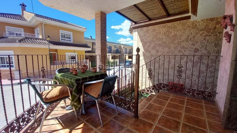 Foto ce654442-a931-4fda-9031-fdab53af6cfe. Casa adosada amplia casa adosada de 7 dormitorios y 4 baños, con un sótano reformado y un solárium, en el tranquilo entorno , con en Daya Nueva