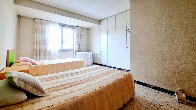 Foto f77259f6-20d6-40a6-a915-56cb1189f9fe. Casa adossada amb aparcament a Almoradí