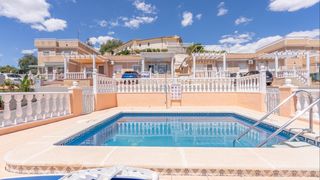 Casa en Rojales. Este precioso bungalow de dos habitaciones está enclavado en un