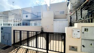 Casa adossada a Los Peñascos-El Salero-Los Imbernones. Una casa adosada de 2 habitaciones y 2 baños muy rara y rara vez